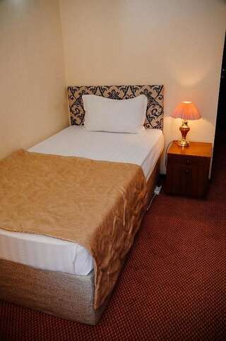 Отель Достык отель Шымкент Классический одноместный номер с балконом-8