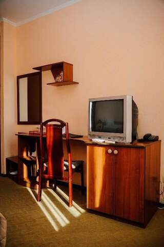 Отель Достык отель Шымкент Классический одноместный номер с балконом-9